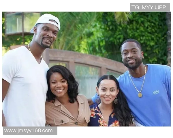 足球明星韦德与球迷亲密合影展现运动精神与友谊的美好瞬间